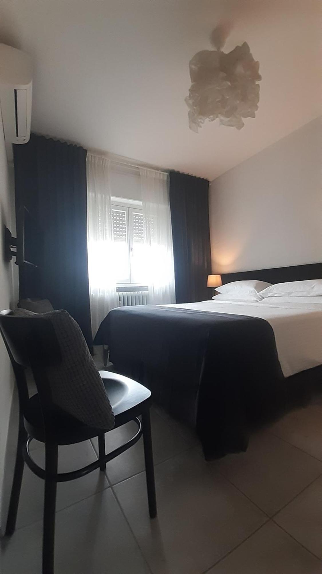 La Duchessa Hotel Alba  Ngoại thất bức ảnh